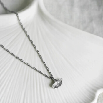 Collier Selena – Feuille de Gingko Biloba