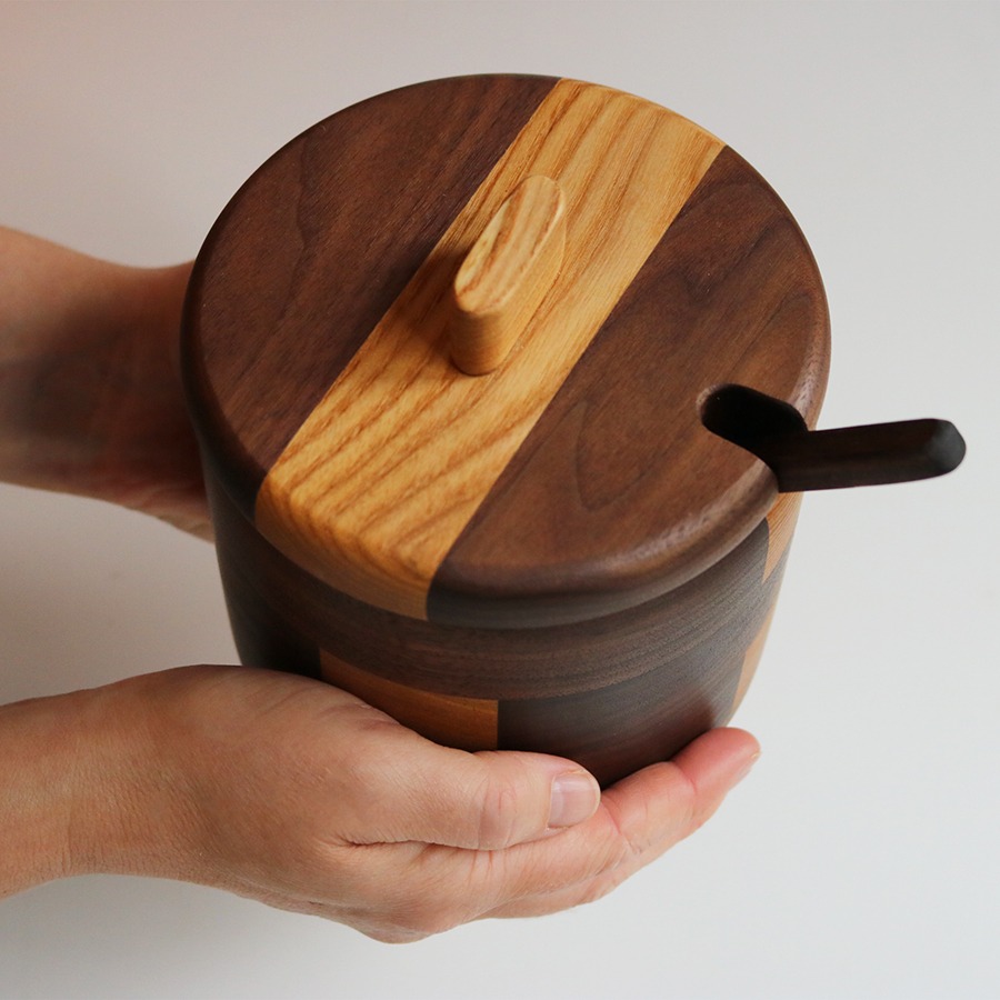 Pot à café en bois