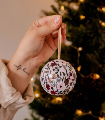 Boule de sapin décorative avec bougie