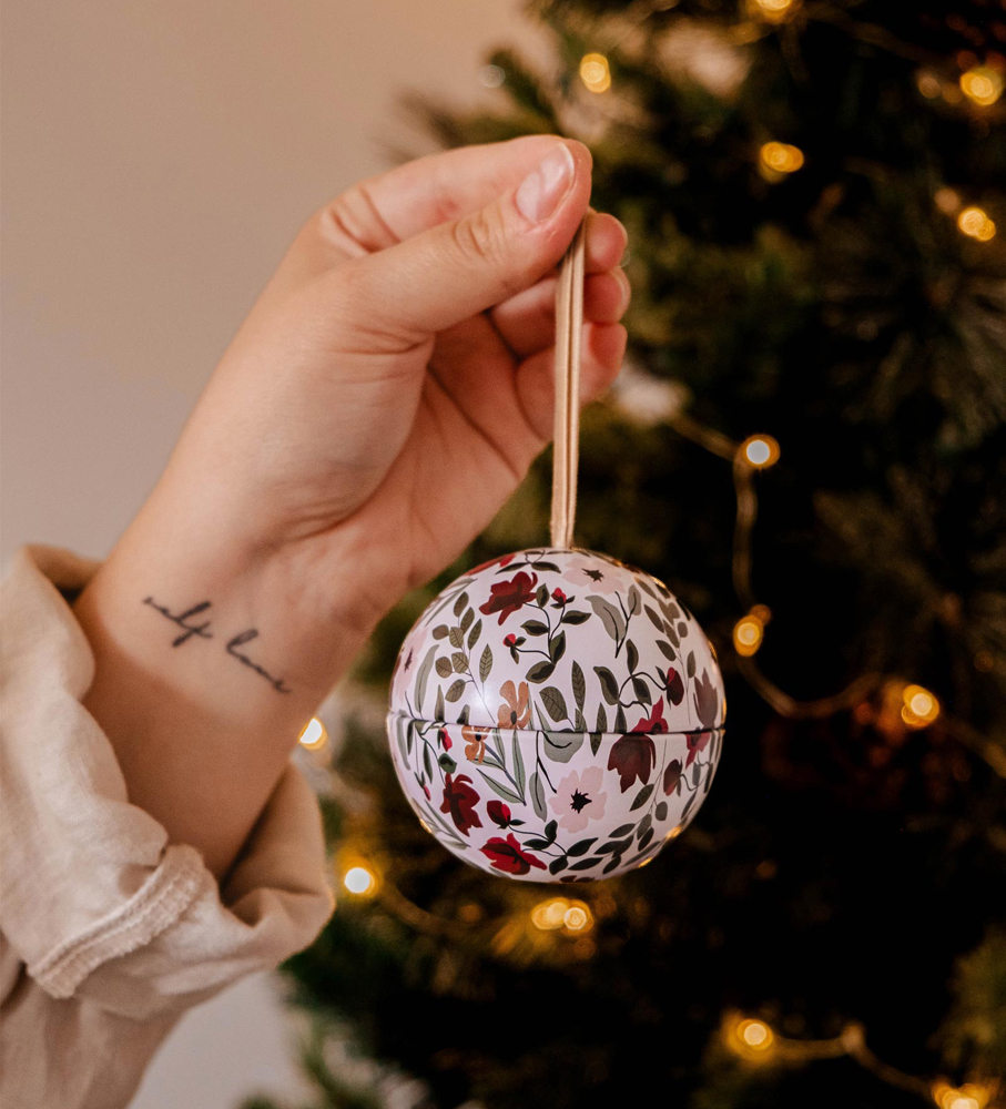 Boule de sapin décorative avec bougie