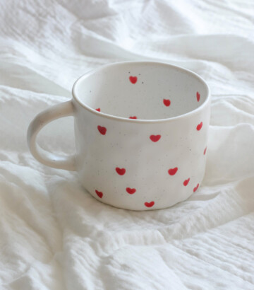 Tasse avec petits coeurs