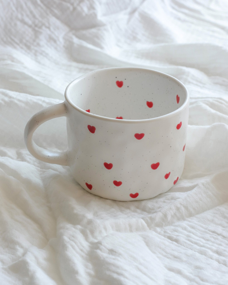 Tasse avec petits coeurs